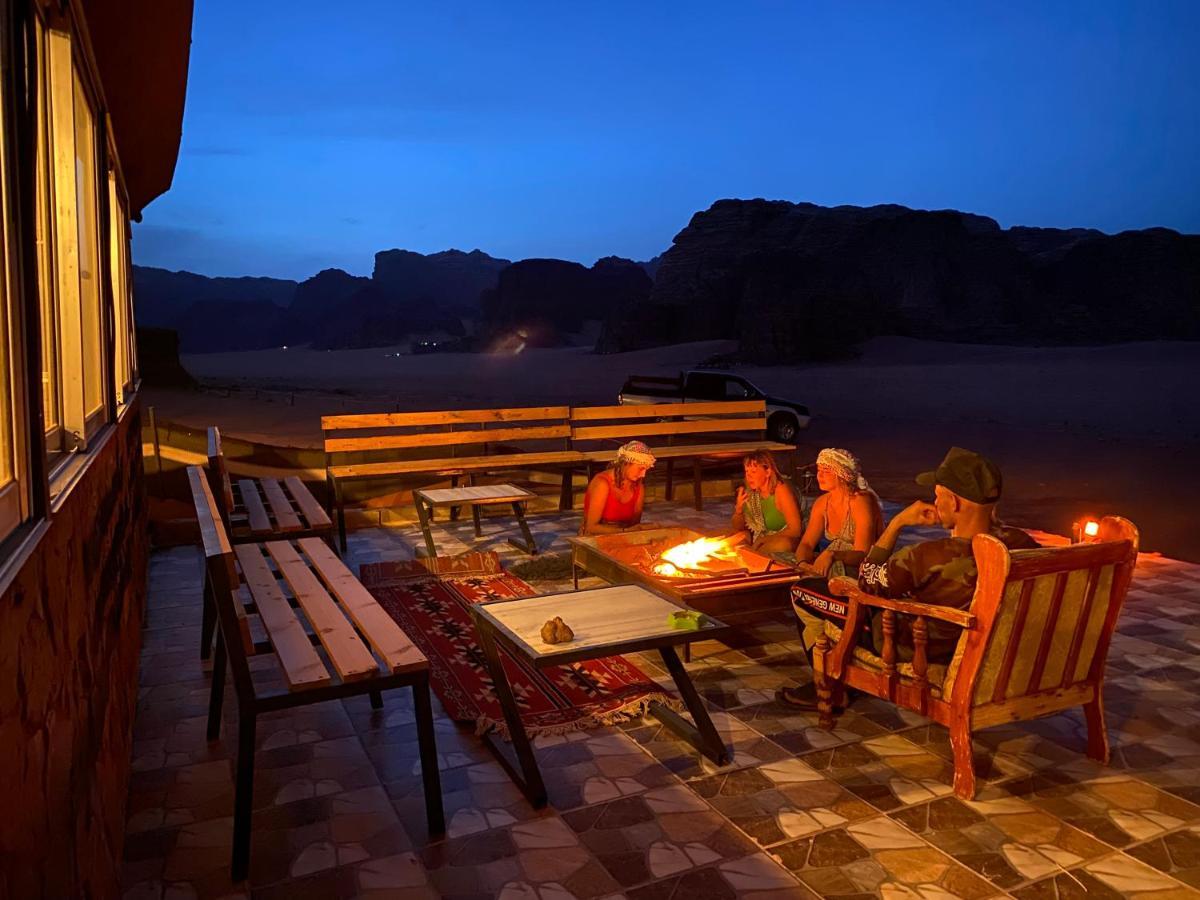 Bedouin Memories Camp Bed & Breakfast Wadi Rum Bagian luar foto