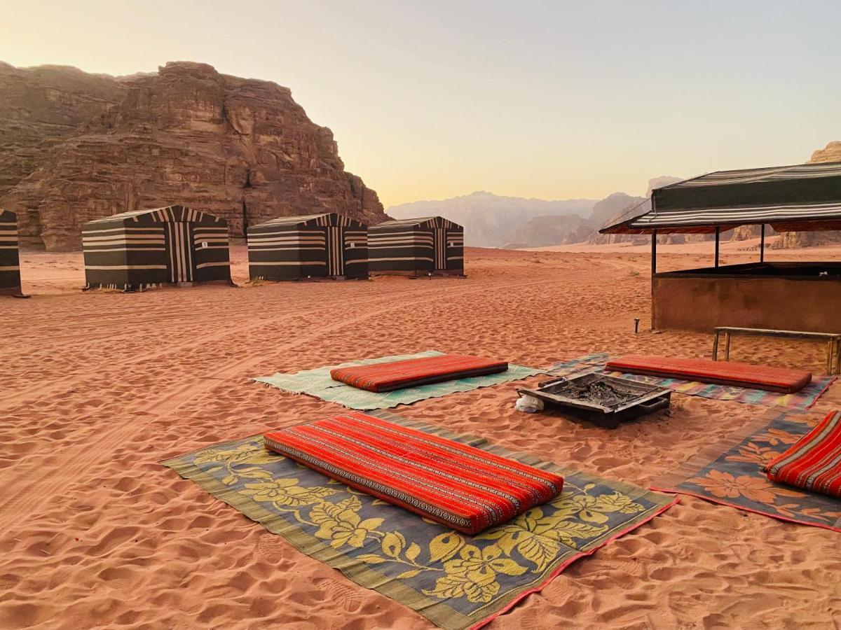 Bedouin Memories Camp Bed & Breakfast Wadi Rum Bagian luar foto