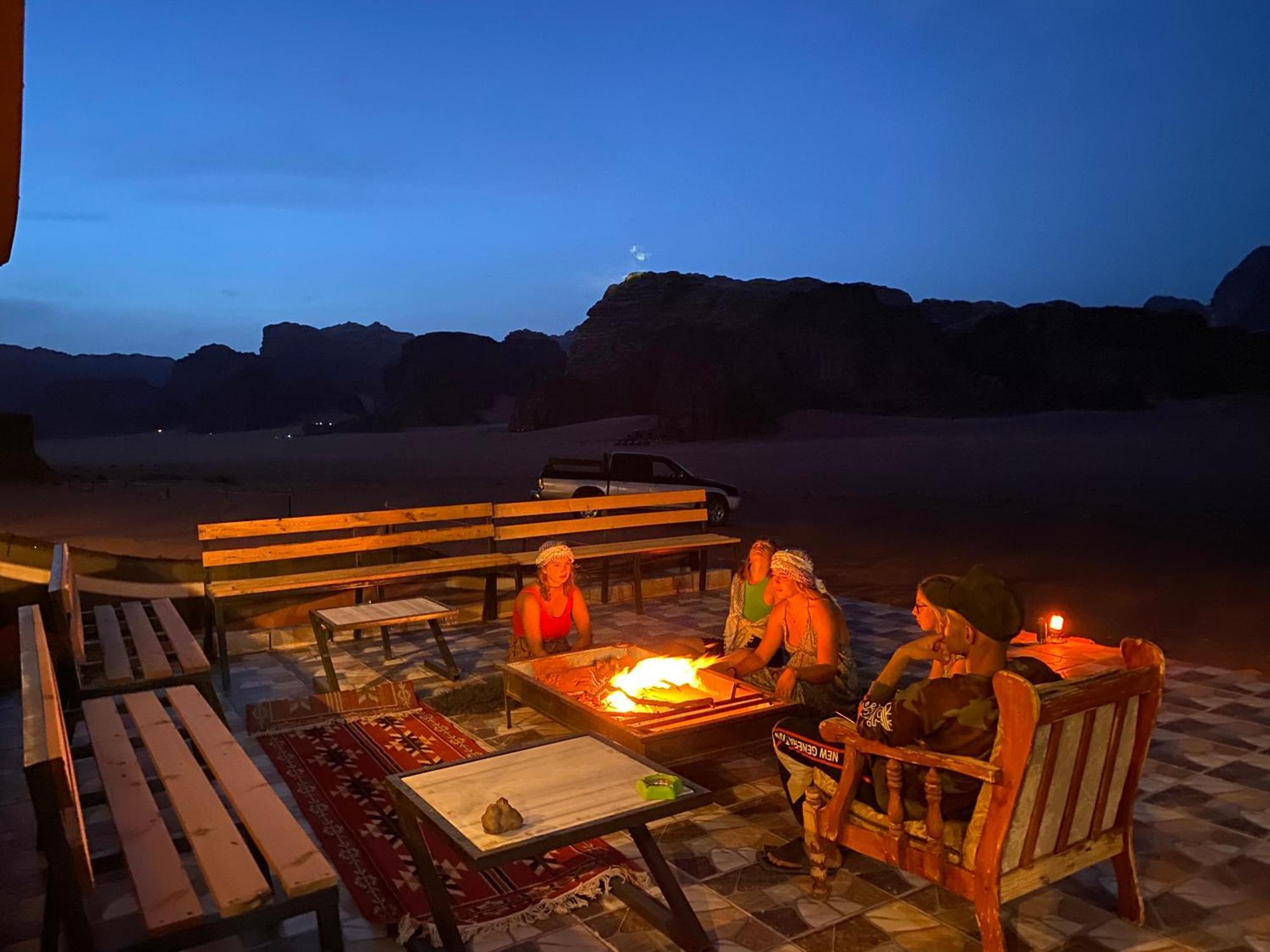 Bedouin Memories Camp Bed & Breakfast Wadi Rum Bagian luar foto