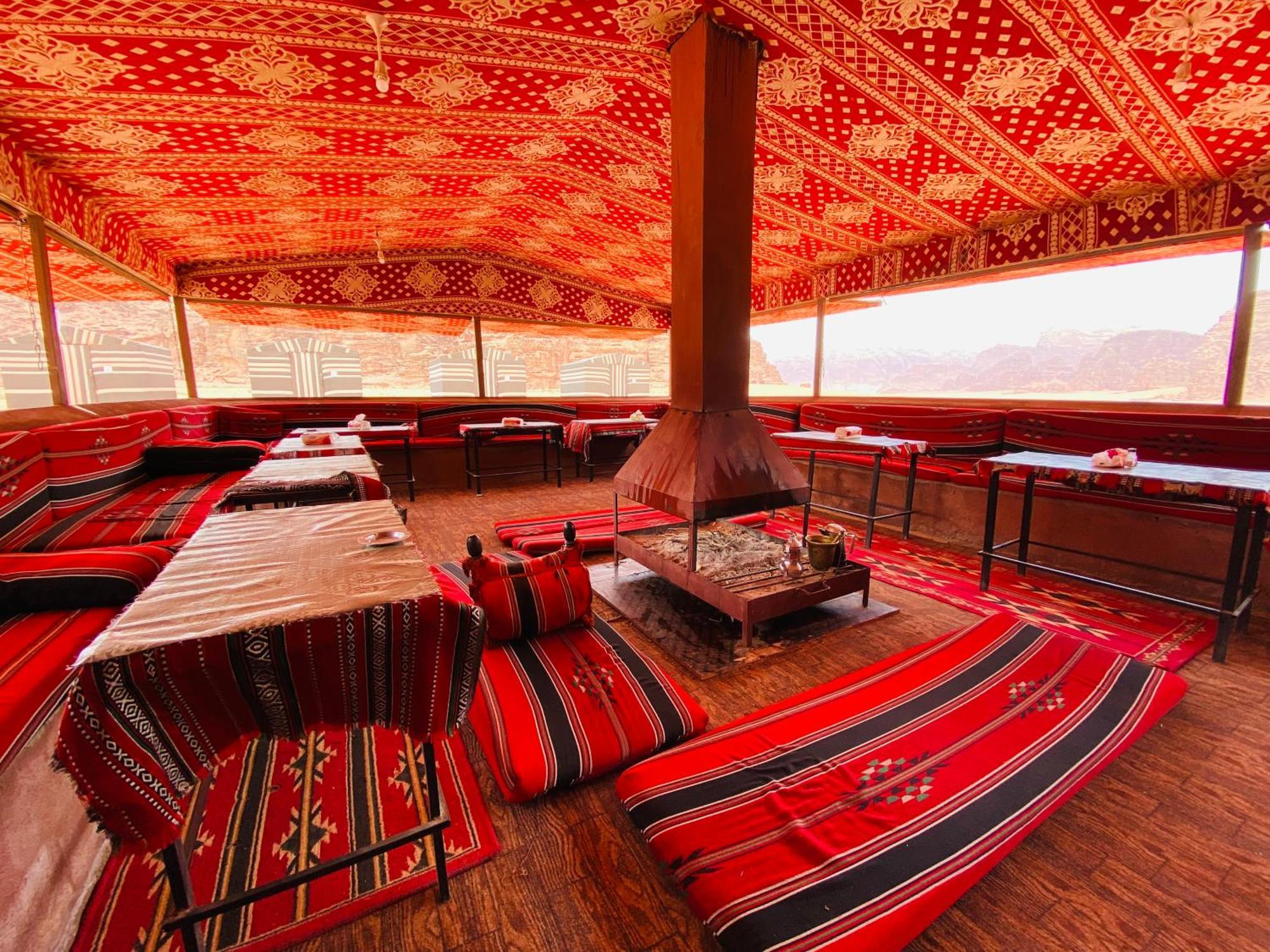 Bedouin Memories Camp Bed & Breakfast Wadi Rum Bagian luar foto