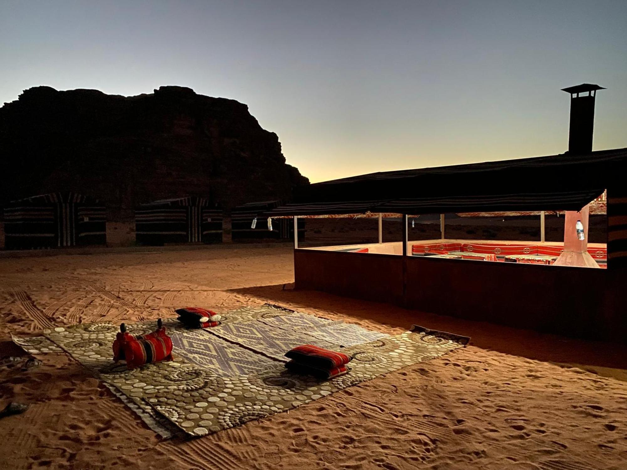 Bedouin Memories Camp Bed & Breakfast Wadi Rum Bagian luar foto