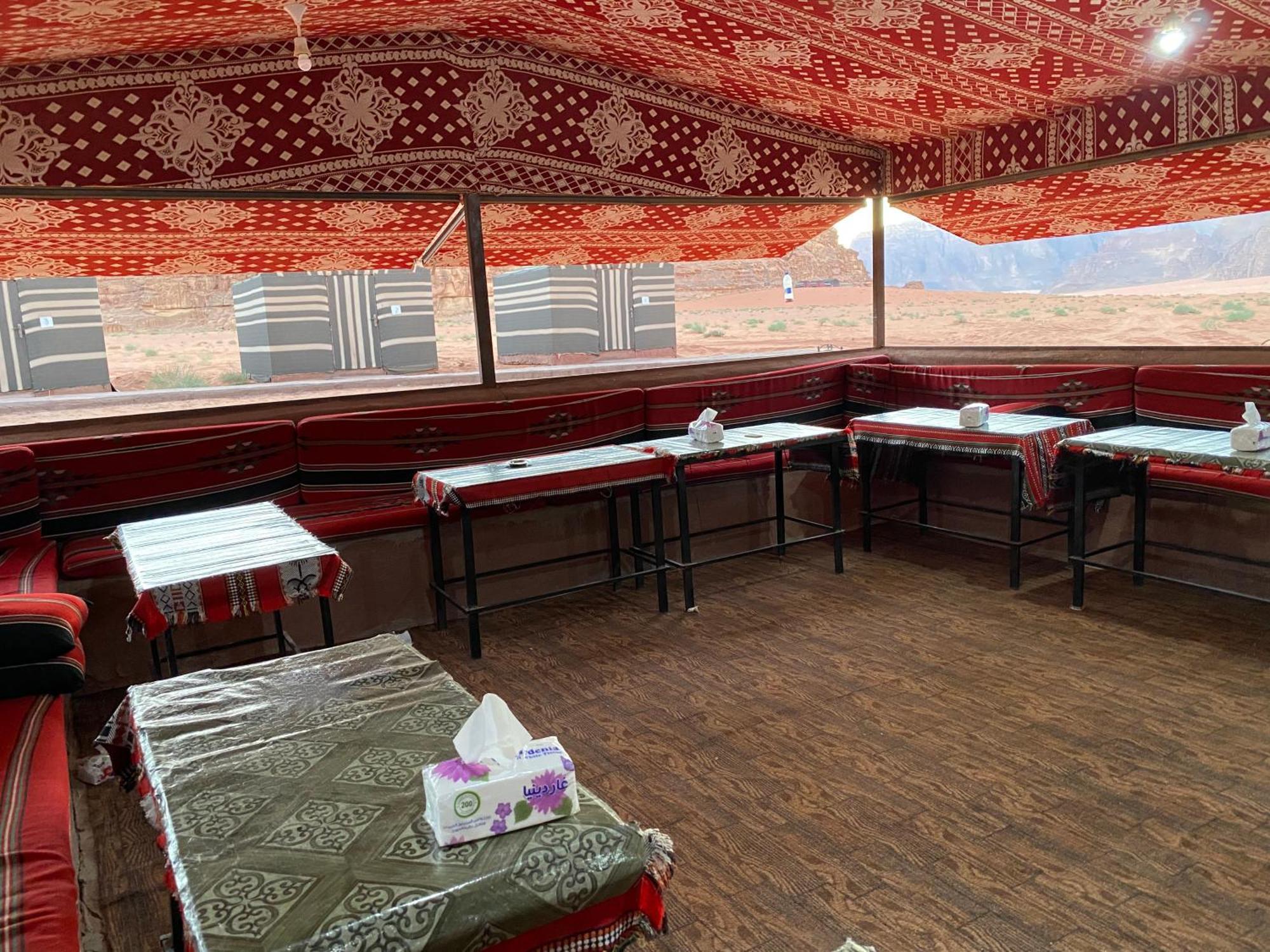 Bedouin Memories Camp Bed & Breakfast Wadi Rum Bagian luar foto