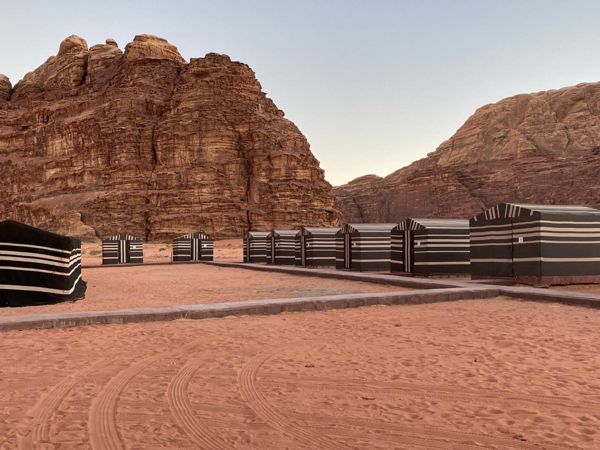 Bedouin Memories Camp Bed & Breakfast Wadi Rum Bagian luar foto