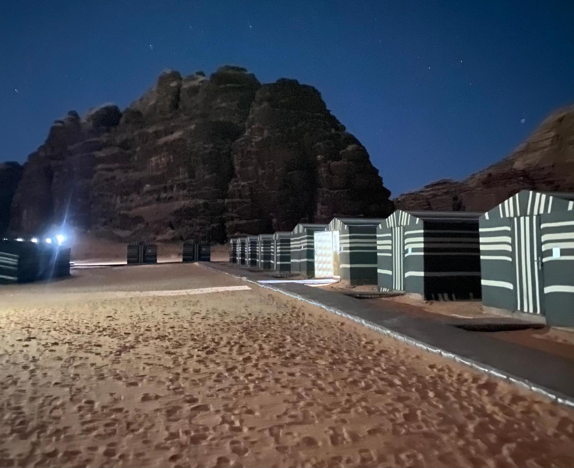 Bedouin Memories Camp Bed & Breakfast Wadi Rum Bagian luar foto