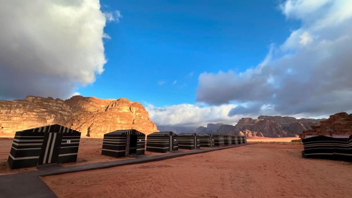 Bedouin Memories Camp Bed & Breakfast Wadi Rum Bagian luar foto