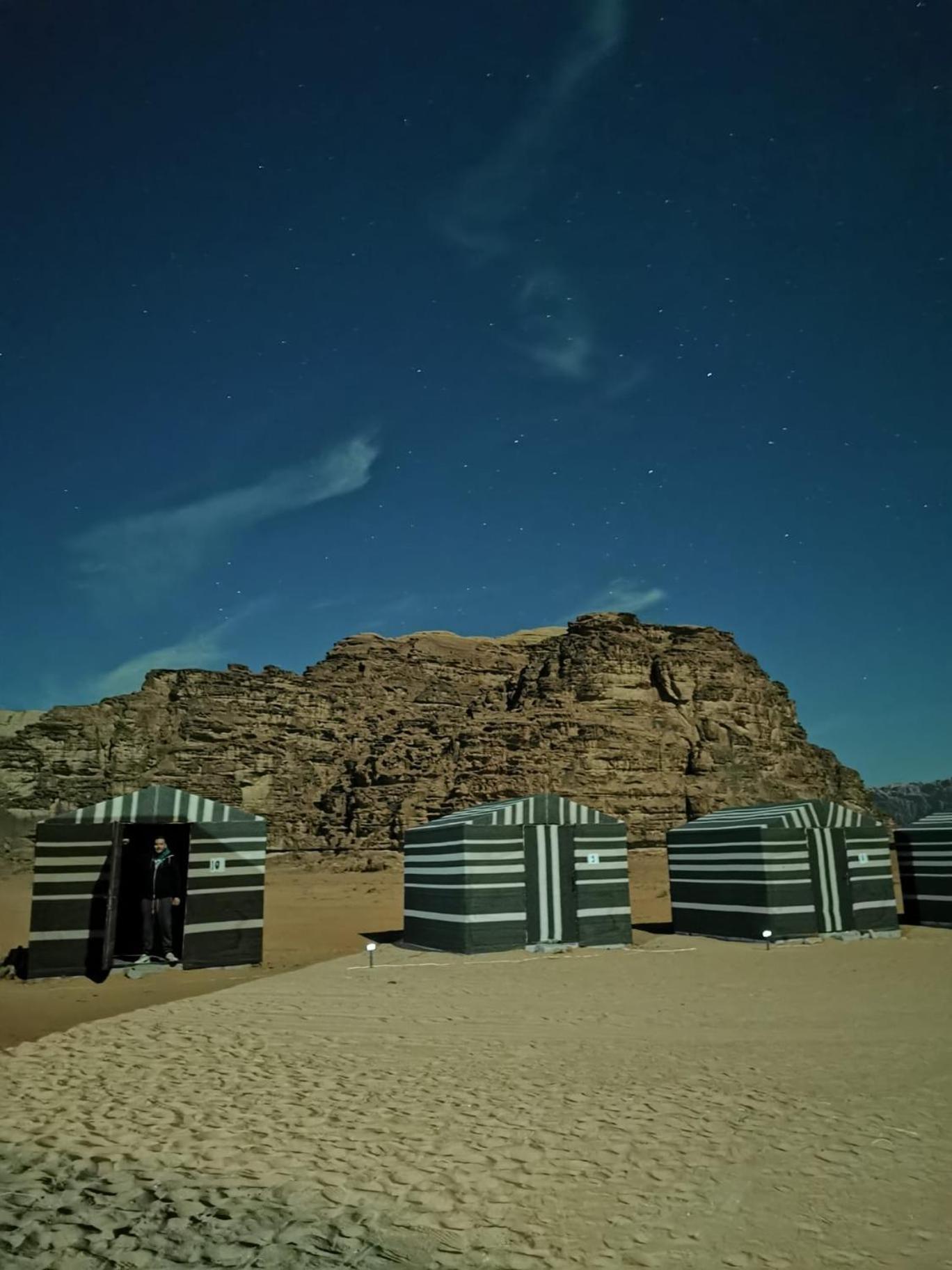 Bedouin Memories Camp Bed & Breakfast Wadi Rum Bagian luar foto