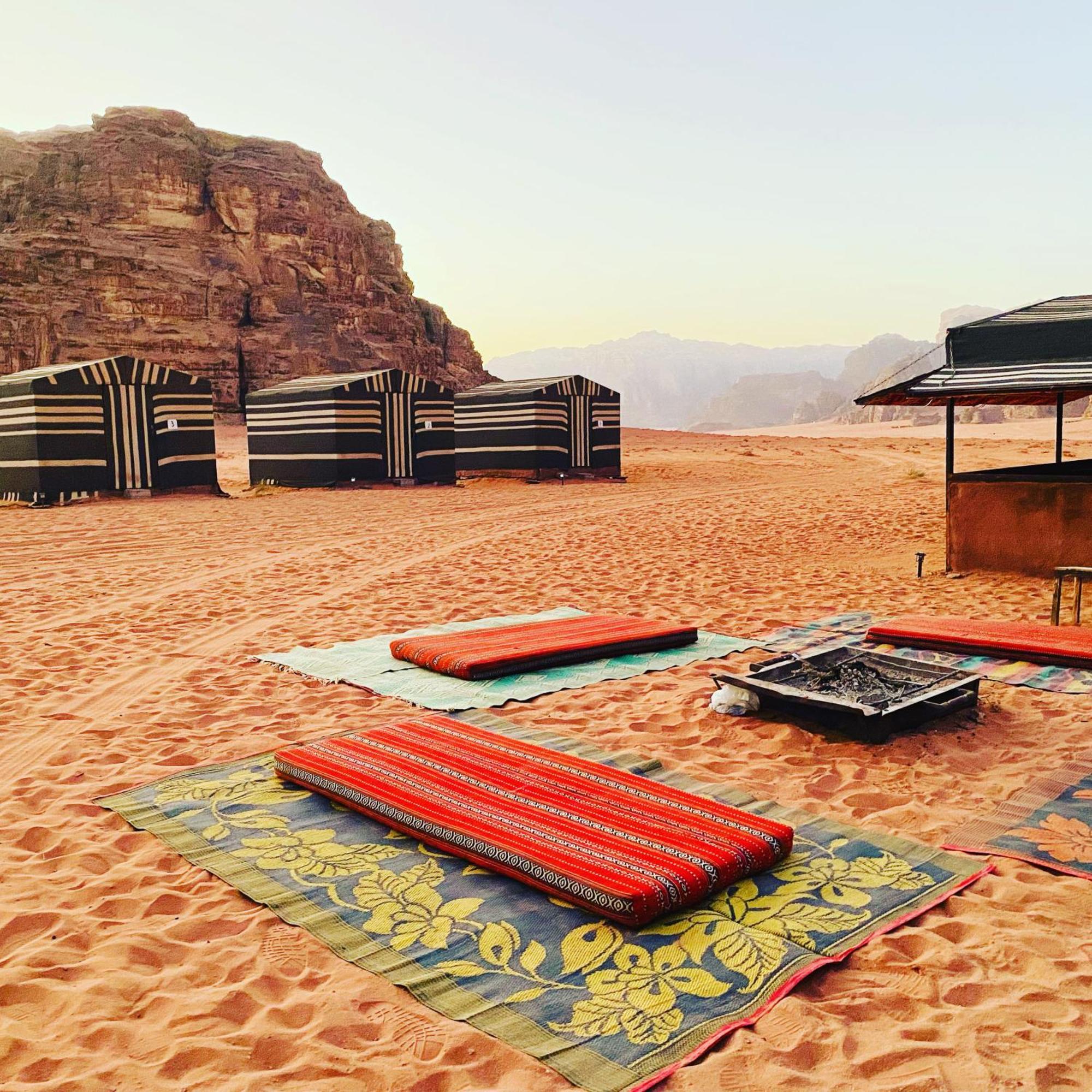 Bedouin Memories Camp Bed & Breakfast Wadi Rum Bagian luar foto